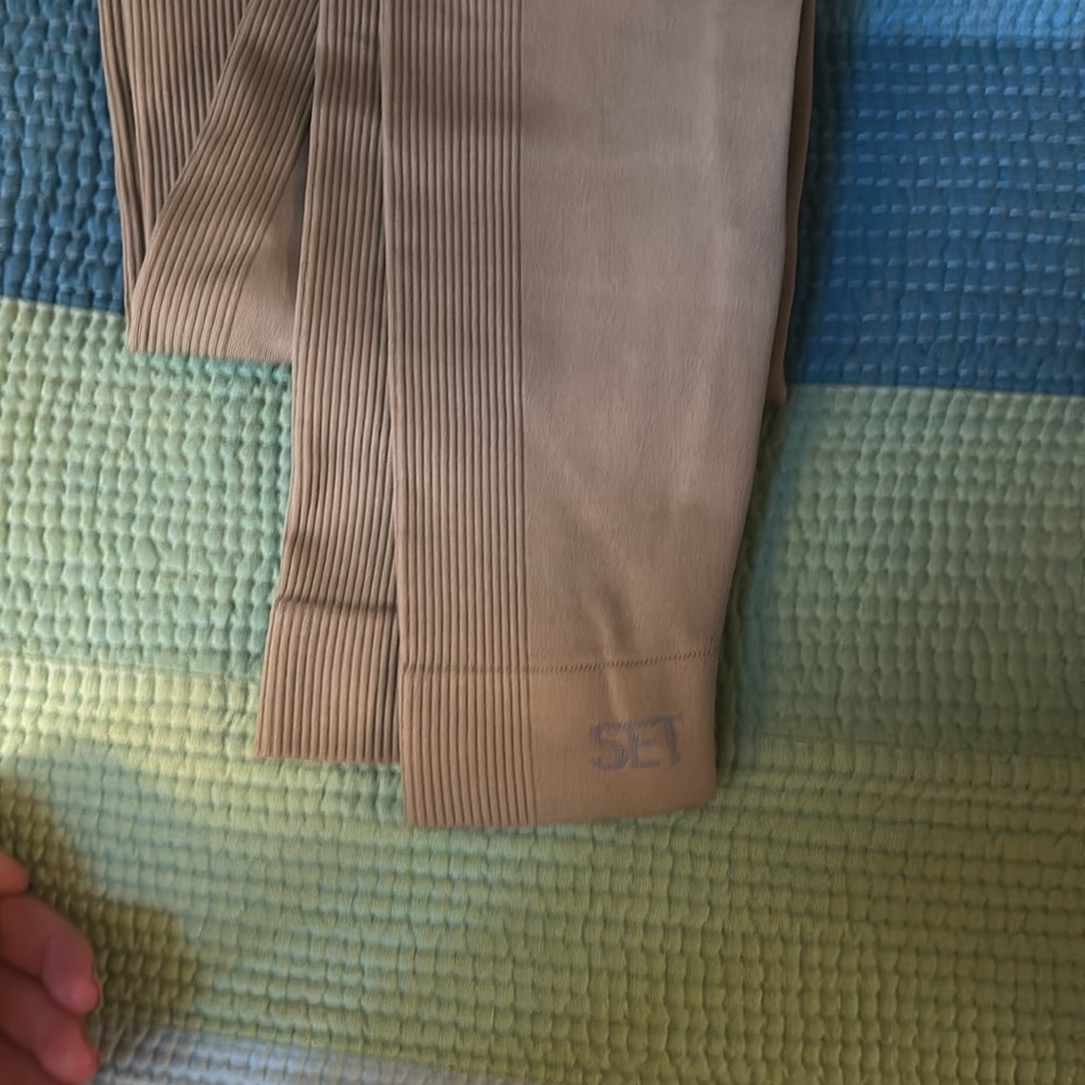 Set Active by Madelyn Cline Leggings Smooth Green Small - Picture 3 of 8